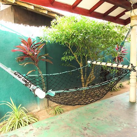 Private Beach House In Mirissa Bagian luar foto