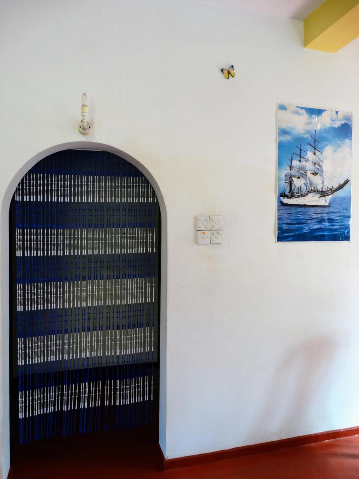 Private Beach House In Mirissa Bagian luar foto