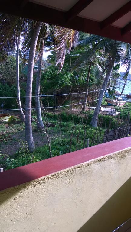 Private Beach House In Mirissa Bagian luar foto