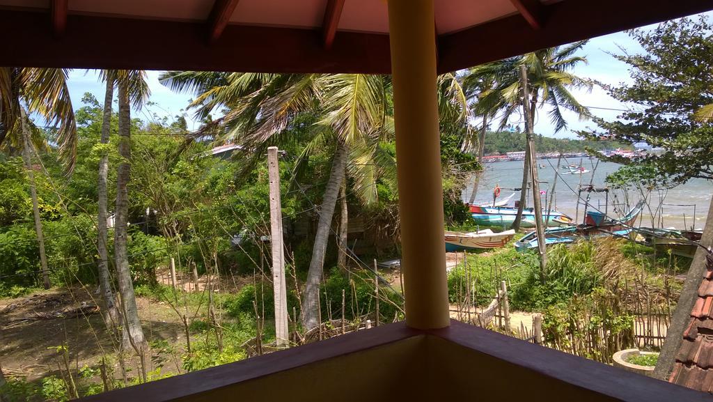 Private Beach House In Mirissa Bagian luar foto