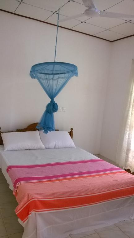 Private Beach House In Mirissa Bagian luar foto