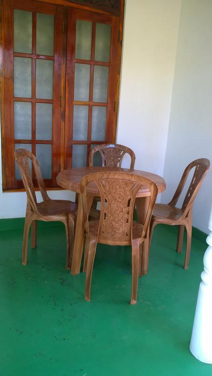 Private Beach House In Mirissa Bagian luar foto